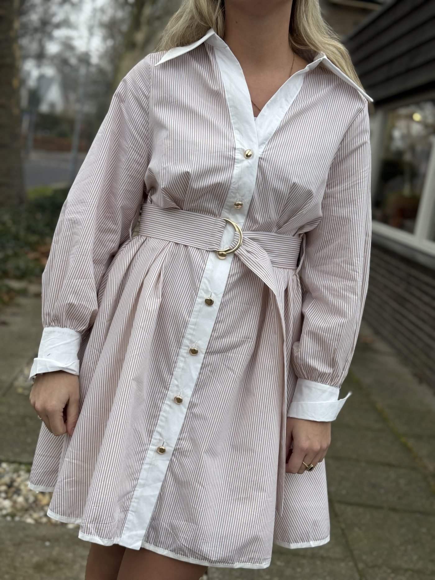 Gestreepte jurk beige