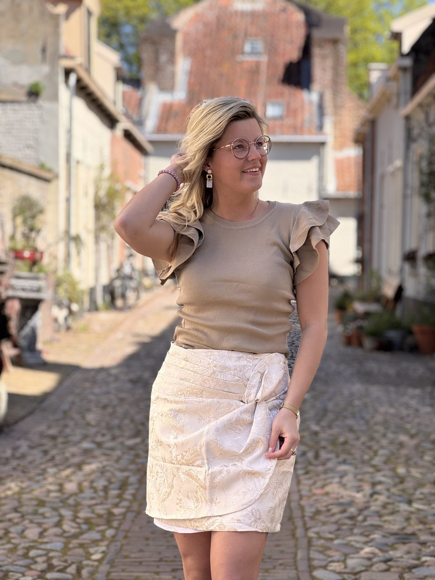 Volant top suus taupe