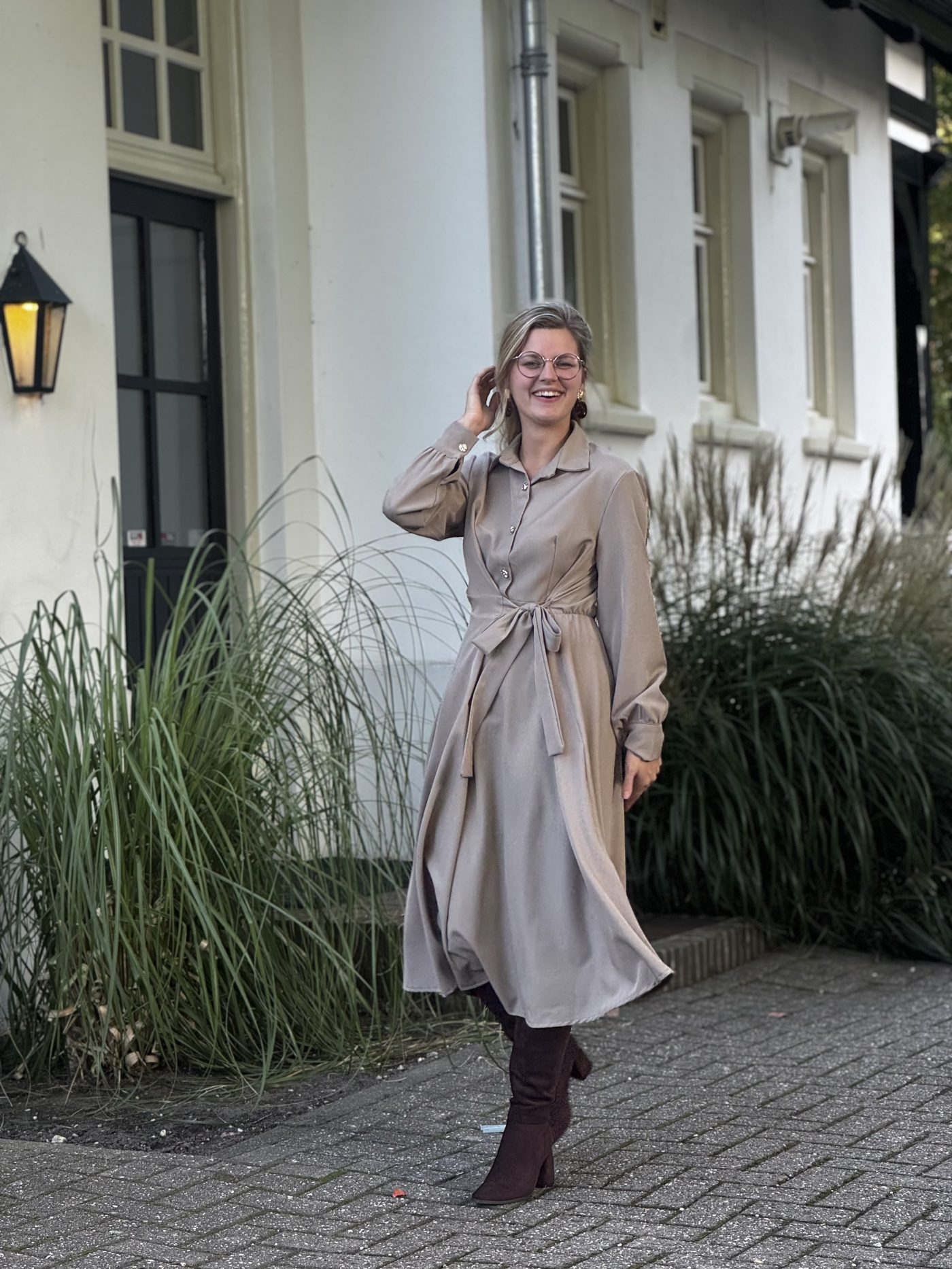 LéLorah dress Mieke taupe